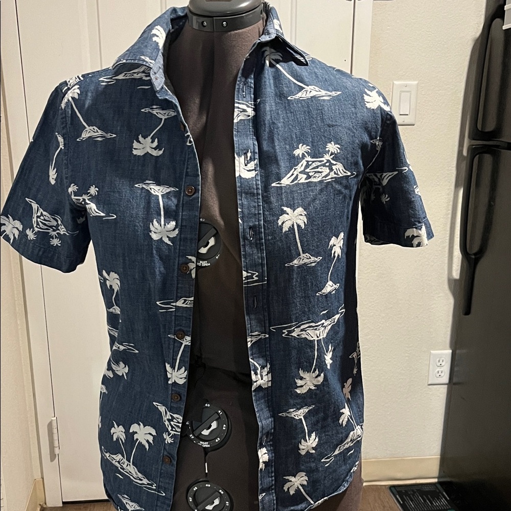 Old Navy Navy Blue Short-Sleeve Island Print Button-Down Shirt